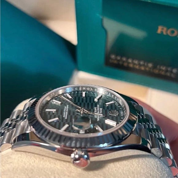 Rolex Datejust 41 Motif Green dial 126334 ref # - Picture 4 of 5